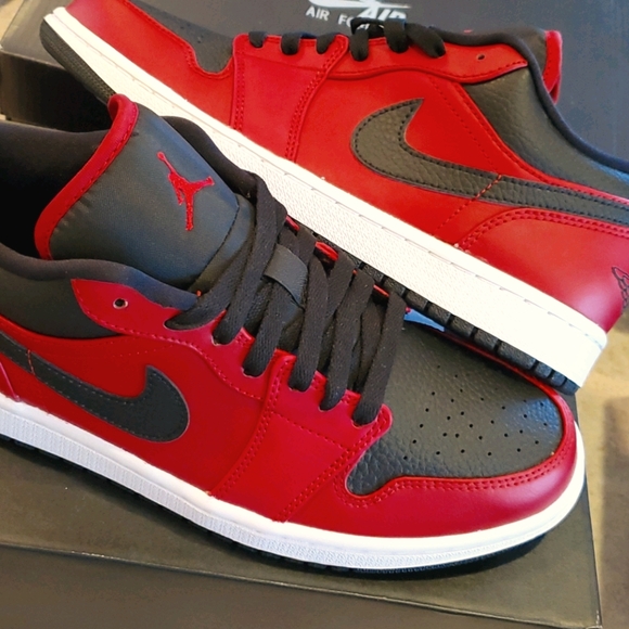 Jordan 1 Low Gym Red - Picture 2 of 3